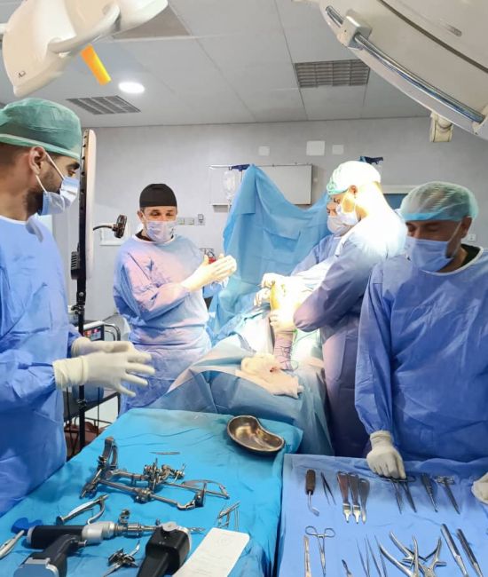 الدورة التدريبية  لأساسيات ومهارات زراعة المفاصل الاصطناعية للركبة